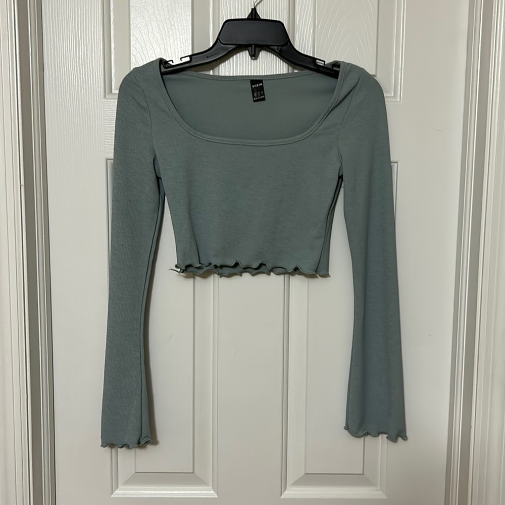 Light blue/grey cropped long sleeve XS